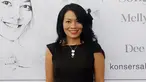 Meski lebih dikenal sebagai seorang penulis. Namun nama Dee Lestari lebih dahulu dikenal sebagai seorang penyanyi pada tahun 90'an. Novel-novel karya Dee Lestari sendiri kerap kali menjadi best seller dan salah satunya ialah Supernova (Liputan6.com/IG/deelestari)