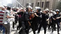 Militer Pukul Mundur Pendukung Morsi, Ratusan Orang Diduga Tewas