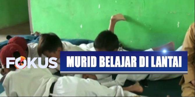 Ruang Belajar Kurang, Siswa SD Banten Belajar di Atas Lantai