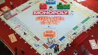 Board game monopoli terbesar se-Asia dihadirkan dalam program acara Monopoly Summer Camp di Mall Taman Anggrek