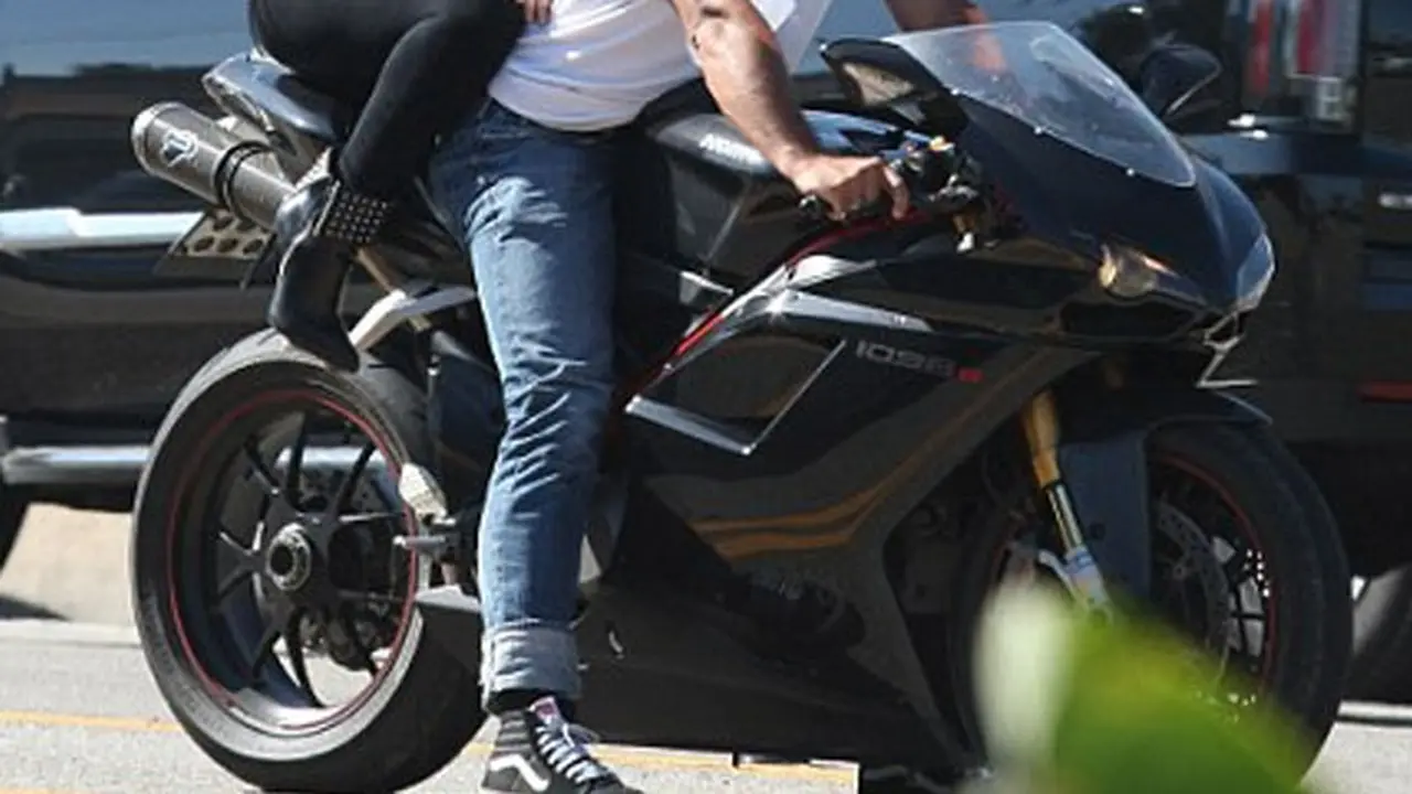 [Bintang] Lady Gaga dan Taylor Kinney