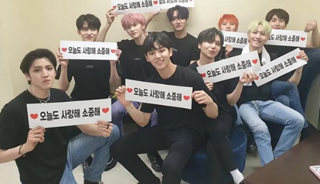Sekarang gilirannya UNIVERSE untuk berjumpa dengan sang idola. konser yang bertajuk Pentagon World Tour "PRISM" akan digelar di The Kasablanka Hall pada 31 Agustus mendatang. (Liputan6.com/IG/cube_ptg)