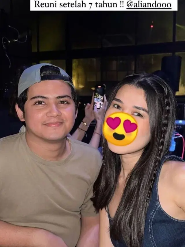 6 Potret Penampilan Aliando Syarief di Pesta Ultah Sara Wijayanto, Nyanyi Lagi