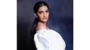 Sonam Kapoor membantah kabar tentang pernikahannya dengan Anand Ahuja akan digelar secara mewah. "Semua kabar yang beredar mengenai pernikahanku benar-benar konyol," ujarnya melalui akun Twitter-nya. (Foto: instagram.com/sonamkapoor)