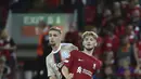 Gelandang Ajax  Amsterdam Kenneth Taylor berebut bola dengan gelandang Liverpool Harvey Elliott pada pertandingan kedua Grup A Liga Champions 2022/2023 di Stadion Anfield, Rabu (14/9/2022) dini hari WIB. Liverpool menang susah payah saat menjamu Ajax berkat gol menit akhir bek Joel Matip. (AP Photo/Rui Vieira)