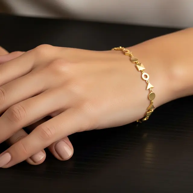 Model Gelang Emas Kecil yang Cocok untuk Wanita Aktif (Image by Gemini AI)