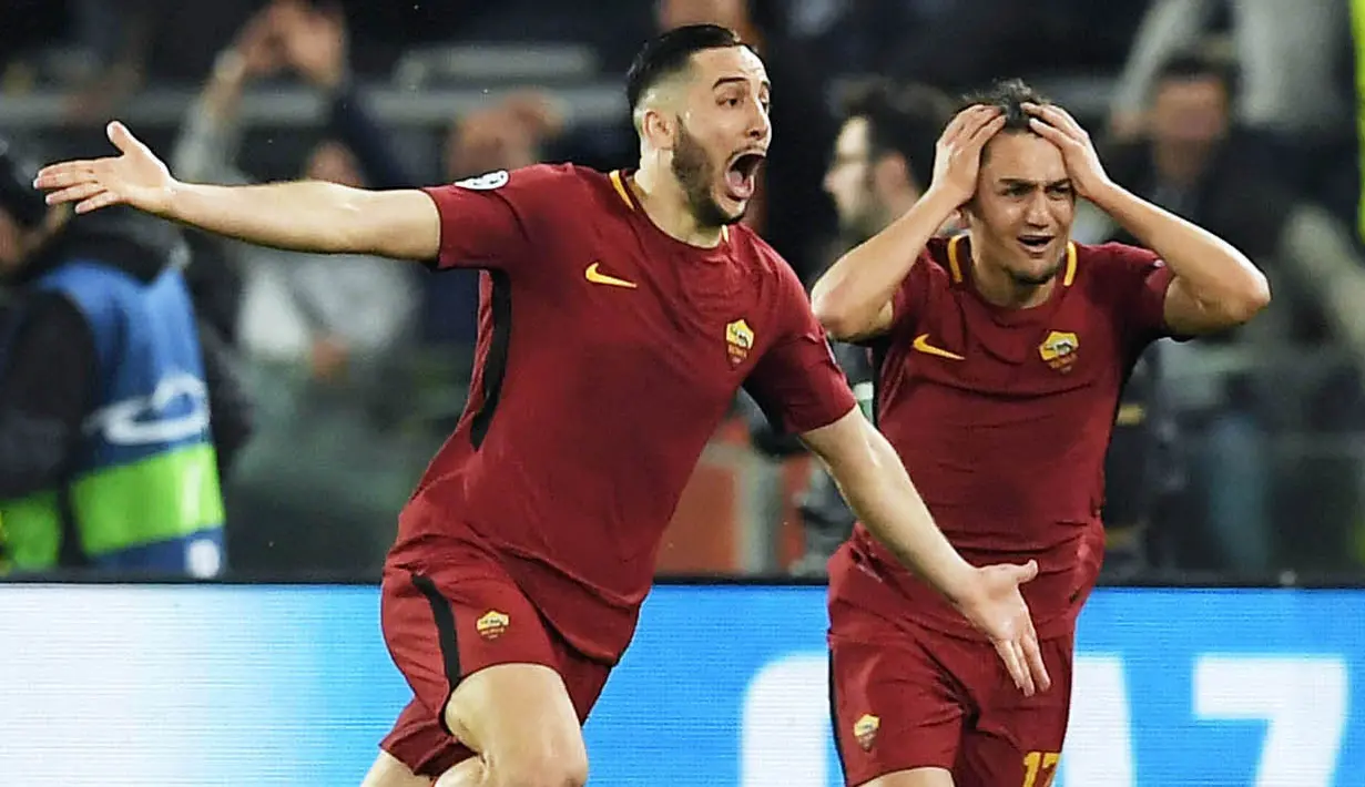 Bek AS Roma, Kostas Manolas, melakukan selebrasi usai mencetak gol ke gawang Barcelona pada laga leg kedua perempat final Liga Champions, di Stadion Olimpico, Selasa (10/4/2018). AS Roma menang 3-0 atas Barcelona. (AFP/Lluis Gene)