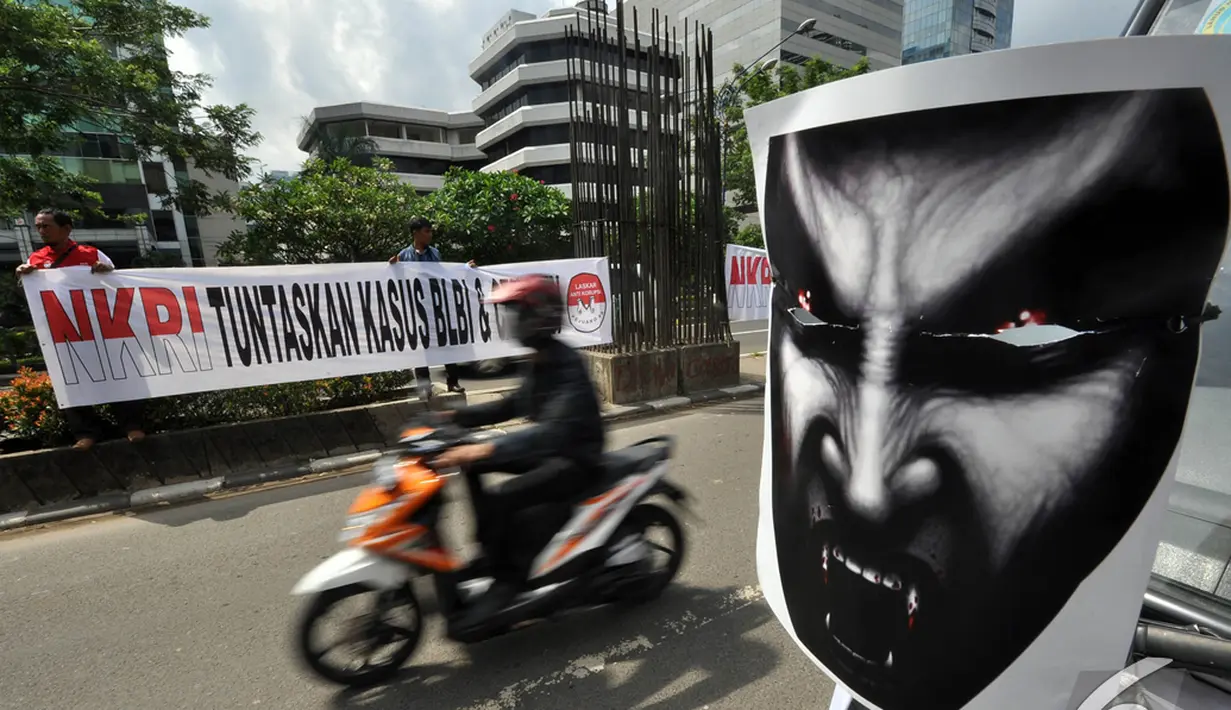 Pegiat anti korupsi meminta kepada KPK untuk segera menuntaskan kasus korupsi yang telah lama terjadi seperti BLBI dan Century, Jakarta, Selasa (9/12/2014). (Liputan6.com/Miftahul Hayat)
