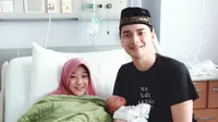 Baru 18 Tahun, Begini Cara Alvin Faiz Jalani Tugas sebagai Ayah