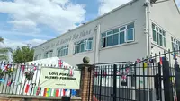 Motto Ahmadiyah di Masjid Baitul Futuh, London, Inggris (Dok. Liputan6/Elin Kristanti)