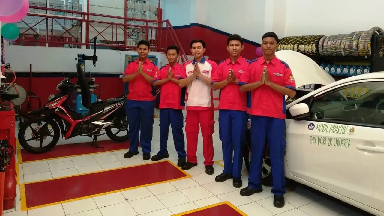 Grand opening Teaching Factory (TEFA) bengkel binaan Astra Otoparts yang diinisiasi oleh Shop & Drive -Shop & Bike dan Dinas Pendidikan DKI Jakarta berlangsung di SMK PGRI 20, Jakarta Timur.