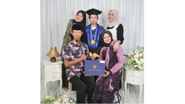 Ingat Ghozali Everyday? Ini 6 Potretnya Kini yang Baru Wisuda dan Makin Berisi