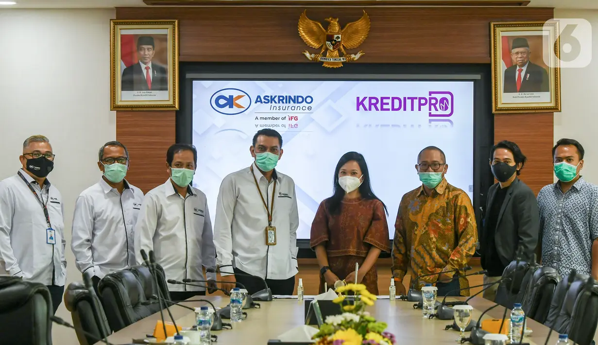 PT Asuransi Kredit Indonesia atau Askrindo menandatangani perjanjian kerjasama dengan perusahaan fintech, KreditPro di Jakarta Selasa (27/10/2020). Kerjasama diharapkan dapat menciptakan ekosistem keuangan yang lebih sehat dan aman dalam menyalurkan pendanaan. (Liputan6.com/HO/Iqbal)
