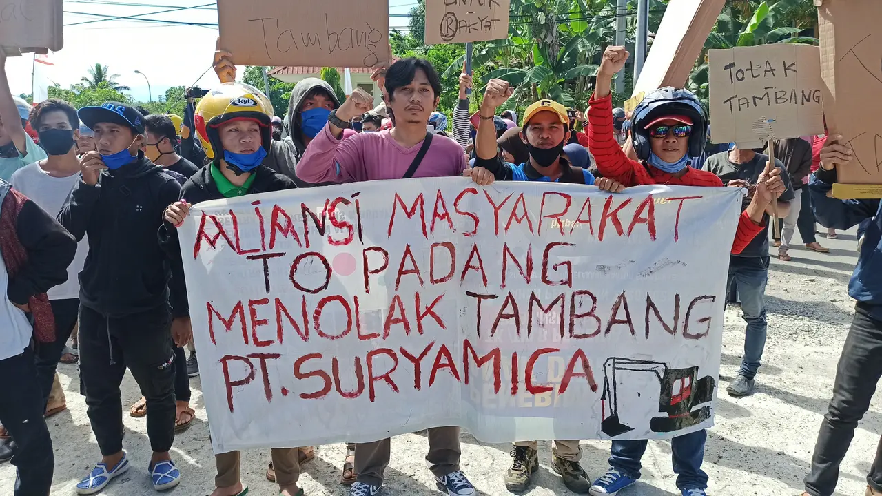 Aksi unjuk rasa warga
