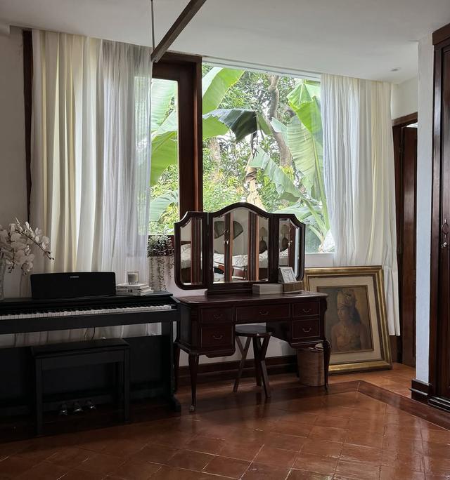 Potret kamar tidur Amanda Zahra, desain estetik bikin betah