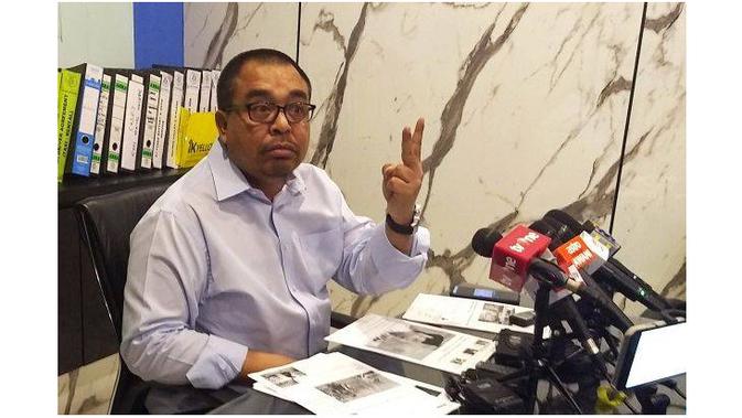 CEO Big Blue Taxi Shamsubahrin Ismail menggelar konferensi pers dan meminta maaf karena menyebut Indonesia negara miskin (Foto: The Star)