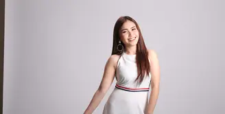 Penyanyi dangdut yang sedang naik daun belakangan ini Via Vallen. Lagu sayang yang dibawan tidak hanya digemari oleh penimat musik dangdut, tapi juga anak-anak, seperti anak Ashanty, dan Gisel. (Bambang E. Ros/Bintang.com)