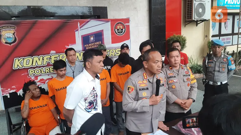 Polrestabes Makassar tangkap pelaku penganiayaan pemudik asal Kalimantan (Liputan6.com/Fauzan)