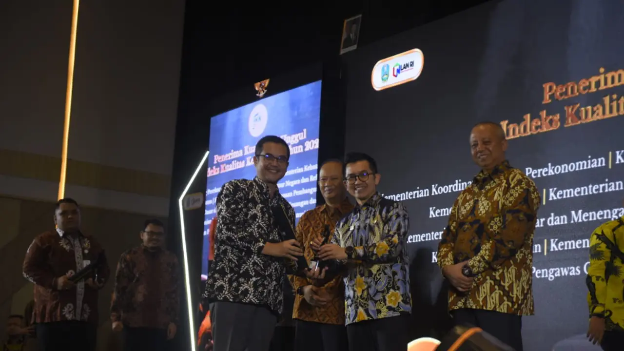 Kementerian Kehutanan (Kemenhut) meraih penghargaan dari Lembaga Administrasi Negara (LAN).