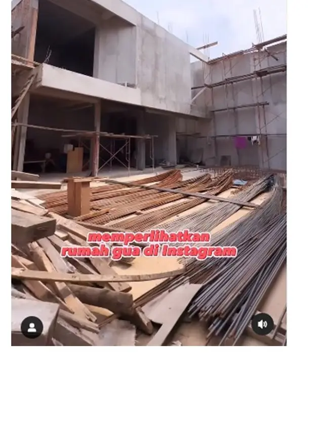 6 Potret Pembangunan Rumah Baru Denny Sumargo, Realistis Pilih KPR