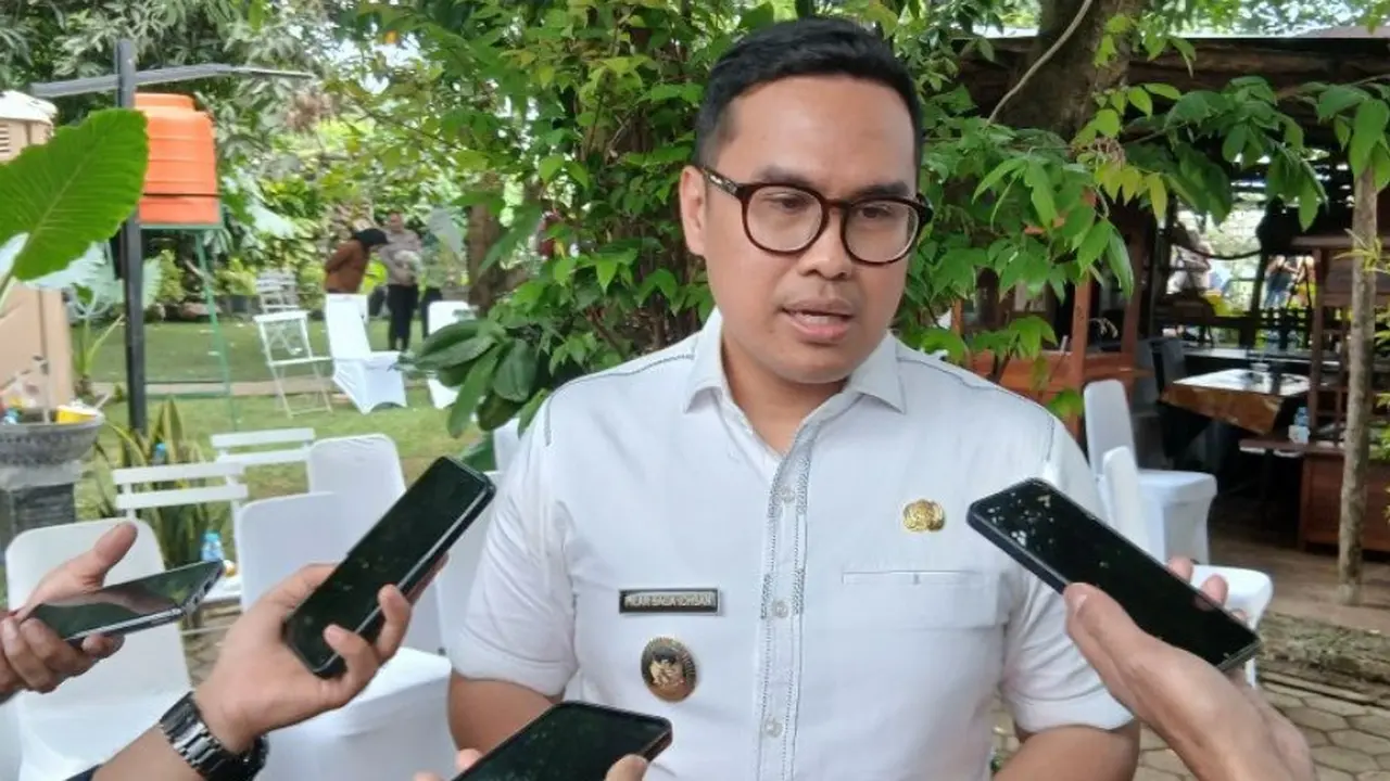 Wakil Wali Kota Tangsel, Pilar Saga Ichsan memberikan keterangan pers.
