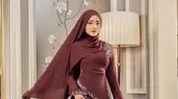 9 Model Baju Kurung Modern untuk Pesta yang Anggun dan Elegan, Terbaru 2025