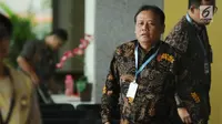 Ketua Bawaslu RI. Abhan saat berada di ruang tunggu Gedung KPK, Jakarta, Selasa (10/10). Bawaslu mengadakan pertemuan dengan pimpinan KPK untuk mensinergikan pengawasan dan pencegahan pelanggaran dana kampanye. (Liputan6.com/Helmi Fithriansyah)