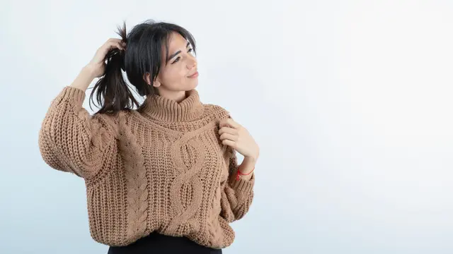 5. Hindari Terlalu Sering Menyentuh Rambut