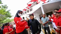 Farel Prayoga, musisi cilik dari Banyuwangi menghibur Bupati Ipuk dan sejumlah pegawai Pemkab Banyuwangi dengan suaranya yang merdu.