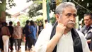 Aktor Senior, Slamet Rahardjo mendatangi rumah duka almarhum Didi Petet di Ciputat, Tangsel, Jumat (15/5/2015). Sejumlah artis mendatangi rumah Didi Petet setelah mendengar meninggalnya aktor senior tersebut. (Liputan6.com/Helmi Afandi)