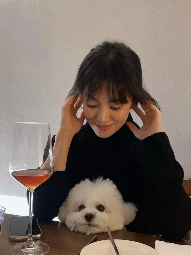 Akui Dirinya Sudah Tua, Ini 6 Pesona Song Hye Kyo di Usia 41 Tahun