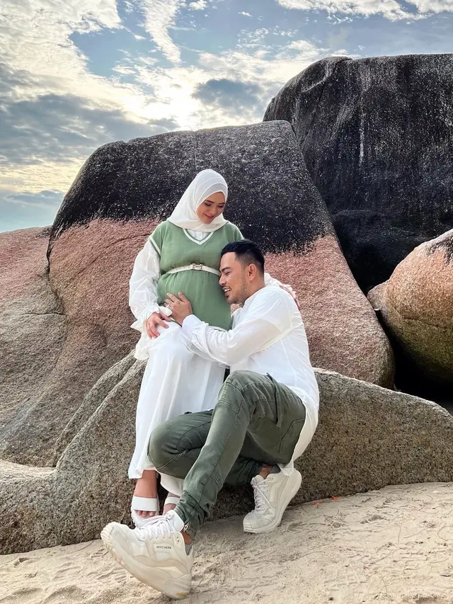 Hamil Anak Pertama, Ini 5 Maternity Shoot Fikoh LIDA dan Fomal