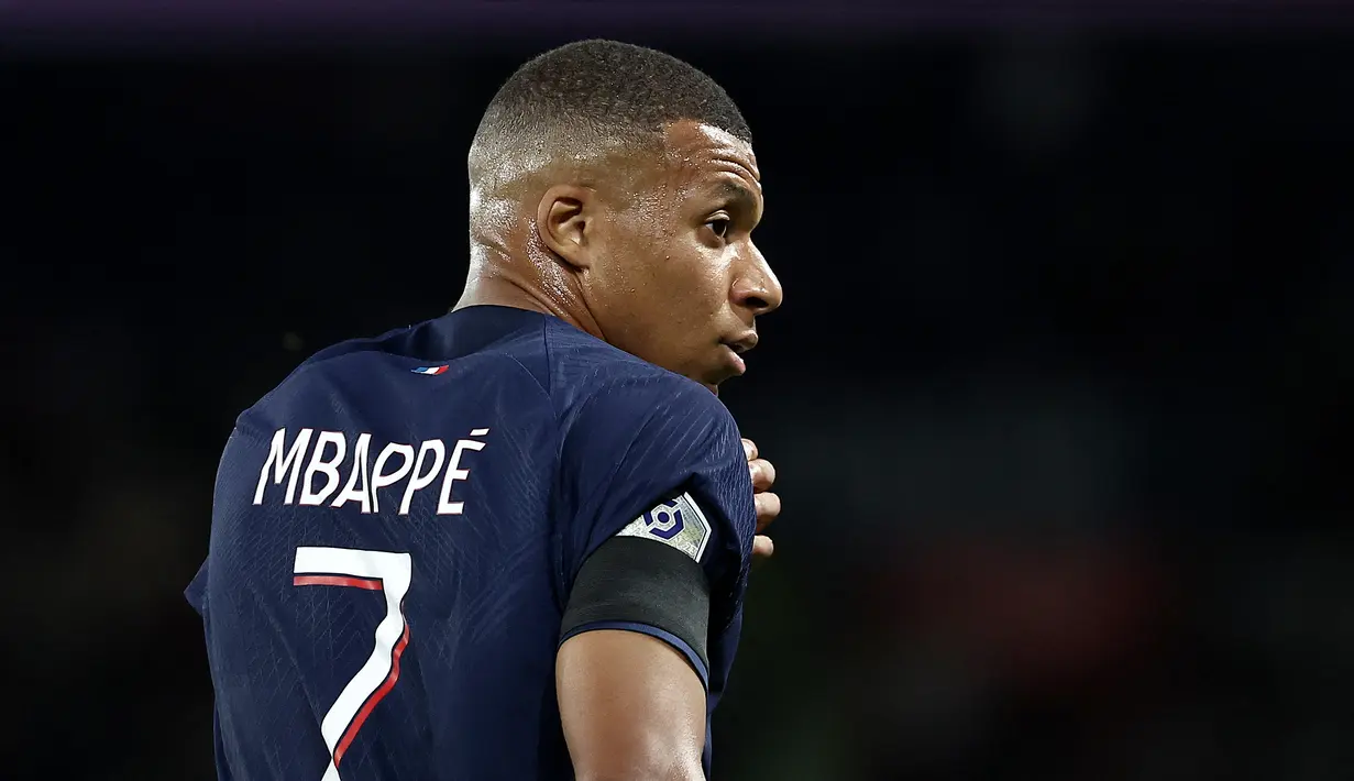 Melalui situs resmi mereka, Real Madrid resmi mengumumkan kedatangan Mbappe. (FRANCK FIFE / AFP)
