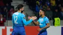 Pemain Arsenal, Olivier Giroud dan Theo Walcott merayakan kemenangan 4-2 atas BATE Borisov pada lanjutan fase Grup H Liga Europa 2017/18 di Borisov Arena, Kamis (28/9). Kemenangan itu mengukuhkan posisi mereka di urutan teratas Grup H. (AP/Sergei Grits)