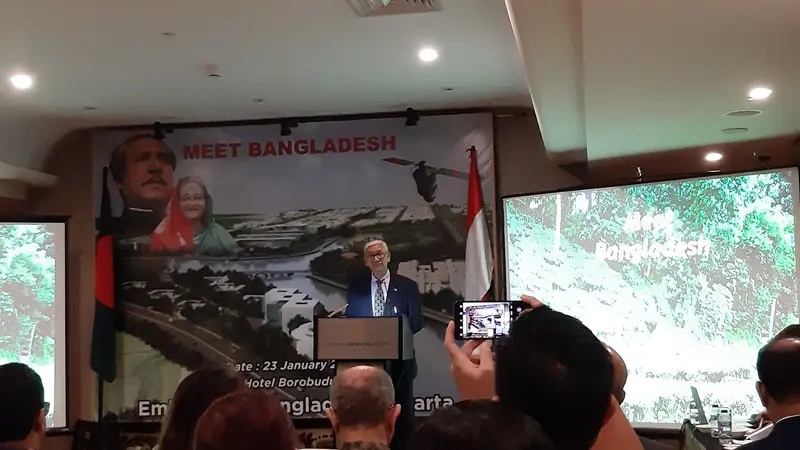 Duta Besar Bangladesh untuk Indonesia, Mayor Jenderal Azmal Kabir di acara Meet Bangladesh.