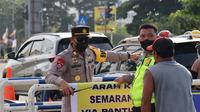 Polres Pemalang mengarahkan kendaraan arah timur ke jalur arteri seturut pemberlakuan one way di jalan tol. (Foto: Liputan.com/Polres Pemalang)