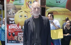 Masa Kecil Patrick Stewart Diwarnai Kekerasan Domestik, Ayah Diduga PTSD