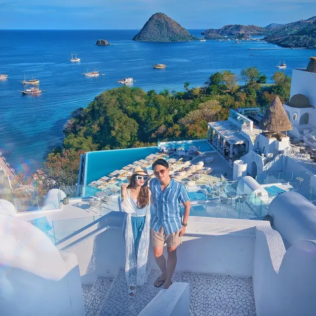 Potret 6 Artis Tanah Air di Resort Mewah Labuan Bajo, Disebut Santorini Indonesia