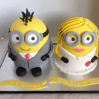 Pesta pernikahan pasangan ini bertemakan Minions! Bahkan pengiring pengantinnya pun memakai gaun warna kuning. 