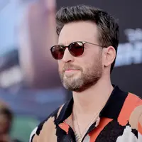 Chris Evans menghadiri pemutaran perdana "Lightyear" Disney Dan Pixar di El Capitan Theatre di Los Angeles, California pada 8 Juni 2022. Chris Evans awalnya dikenal sebagai bintang televisi setelah membintangi drama seri Opposite Sex pada 2000. (Matt Winkelmeyer/Getty Images/AFP)