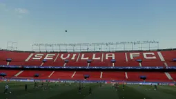 Para pemain Bayern Munchen berlatih jelang laga melawan Sevilla pada perempat final Liga Champions di Ramon Sanchez Pizjuan Stadium, Sevilla, (2/4/2018). Kemenangan menjadi tujuan utama The Bavarians. (AFP/Cristina Quicler)