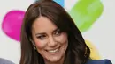 <p>Princess of Wales, Kate Middleton tersenyum saat dia pergi setelah mengunjungi Evelina London di rumah sakit St Thomas di London, Selasa, 5 Desember 2023. (AP Photo/Kirsty Wigglesworth)</p>