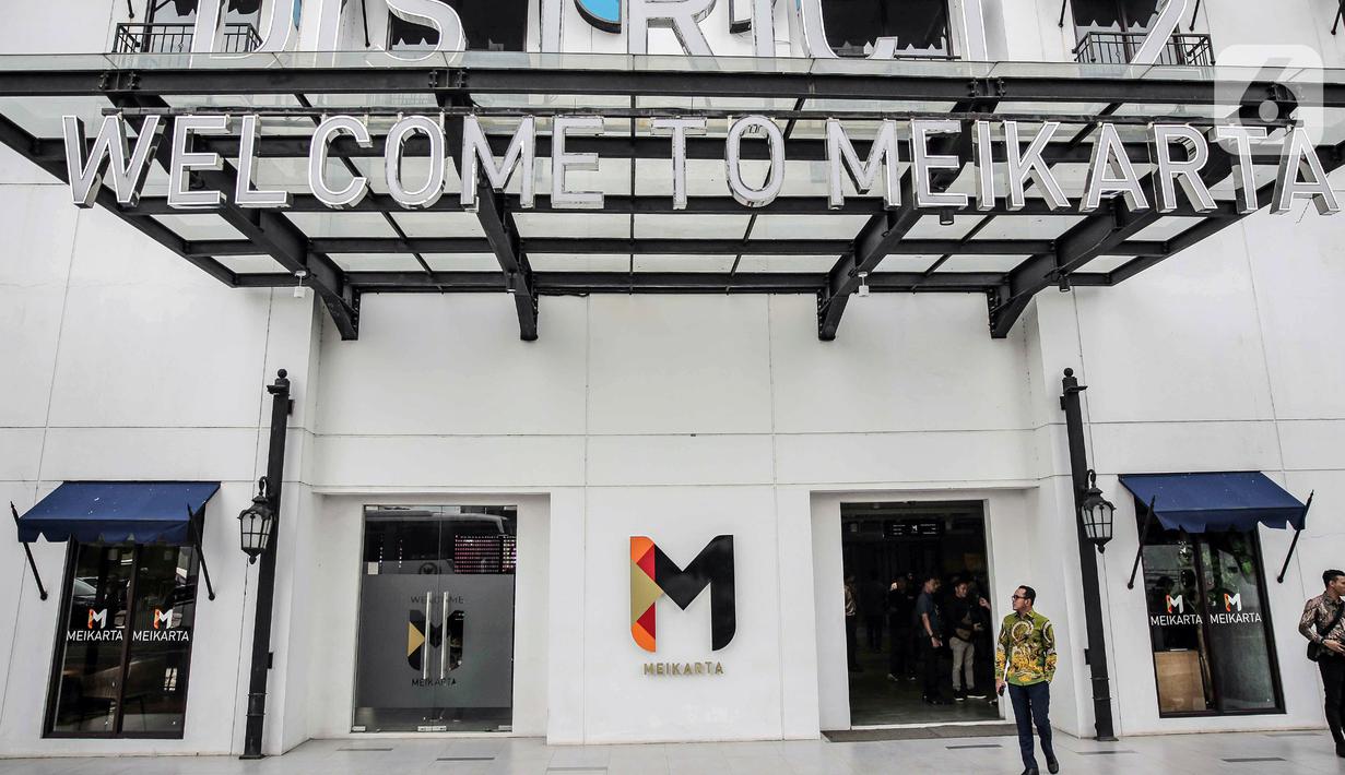 Sejumlah orang berada di Universitas Paramadina, District 2 Meikarta, Cikarang, Kabupaten Bekasi, Jawa Barat, Selasa (14/2/2023). Proyek Meikarta yang diluncurkan pada tahun 2017 belum juga terselesaikan hingga membuat banyak konsumen mengalami kegagalan dalam serah terima unit apartemen menimbulkan konflik. (Liputan6.com/Faizal Fanani)