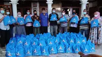 Fraksi Partai Demokrat di DPRD Provinsi Jawa Timur (Jatim) menggalakkan program Demokrat Peduli dengan menyalurkan bantuan paket sembako di seluruh wilayah Jatim.