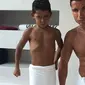 Cristiano Ronaldo kembali memamerkan foto yang menggambarkan hubungan kedekatannya dengan anak tunggalnya, Cristiano Ronaldo Jr.