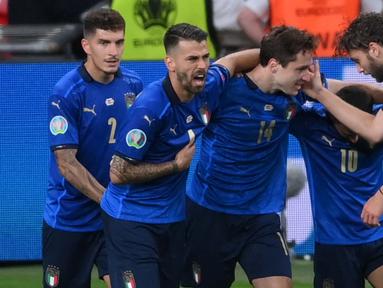 Duel antara Belgia melawan Italia dipastikan akan berlangsung sengit karena akan mempertemukan dua kesebelasan yang memiliki kedalaman skuad yang baik. Berikut lima pemain Italia yang harus diwaspadai oleh Roberto Martinez. (Foto: AFP/Pool/Laurence Griffiths)