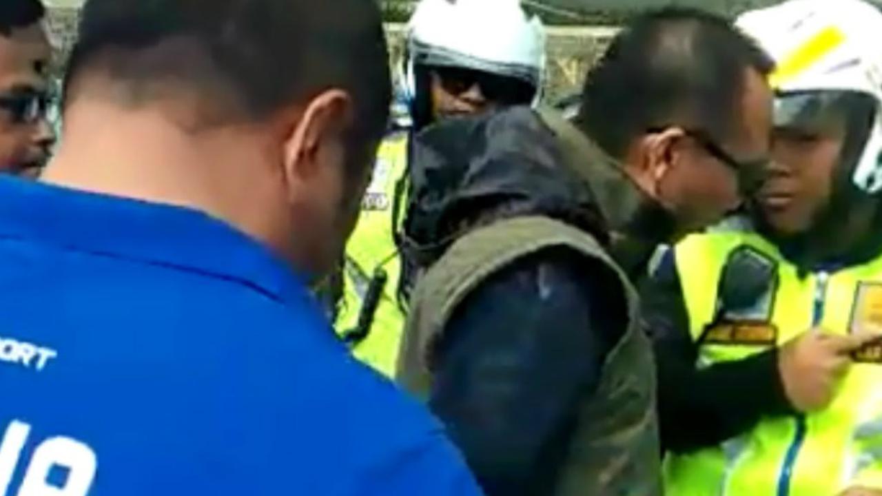 Mobil Dinas Ditilang