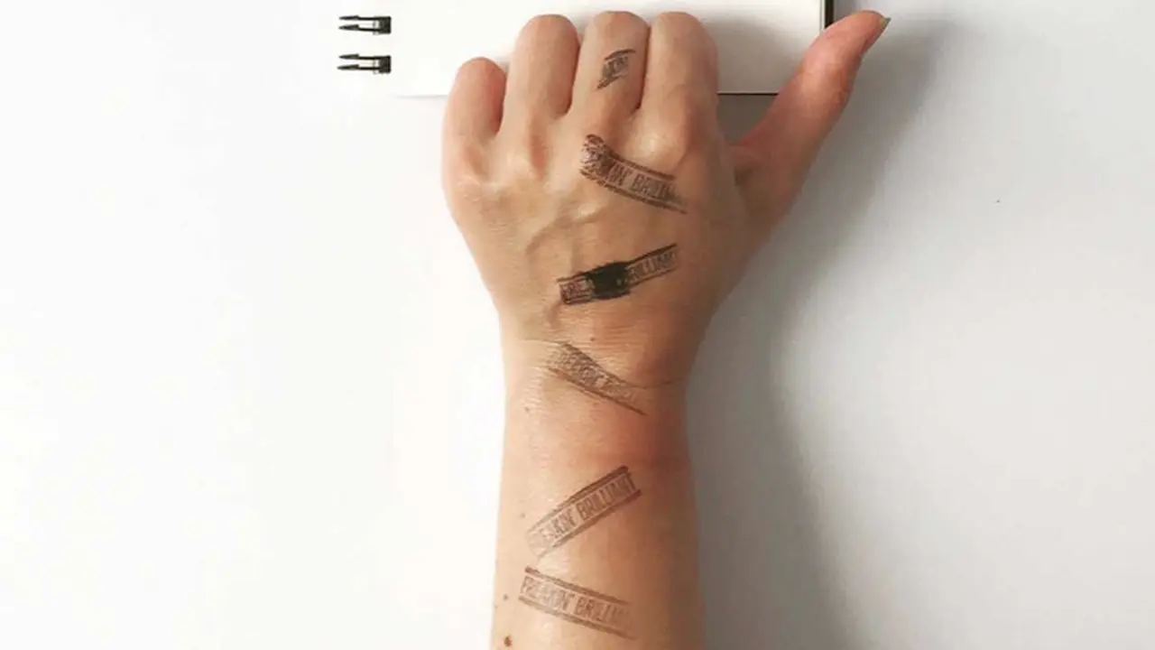 Cara Mudah Membersihkan Tangan dari Noda Tinta