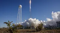 Roket Antares yang membawa wahana luar angkasa Cygnus diluncurkan dari Fasilitas Penerbangan Wallops NASA di Wallops Island, Virginia, Amerika Serikat, pada 2 November 2019. (Xinhua/Ting Shen)