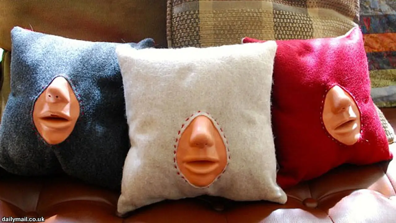 bantal-jomblo-140214a.jpg